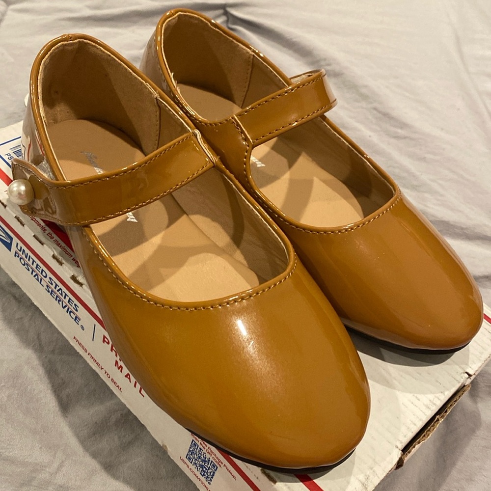 Dressy Tan Shoes Girl Size 10 NWOT